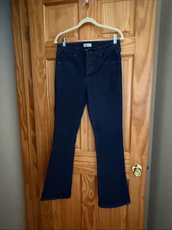 Oliver Logan Denim - Mid-Rise dark denim Flared Jeans — Women’s Classic Flare. Size 27